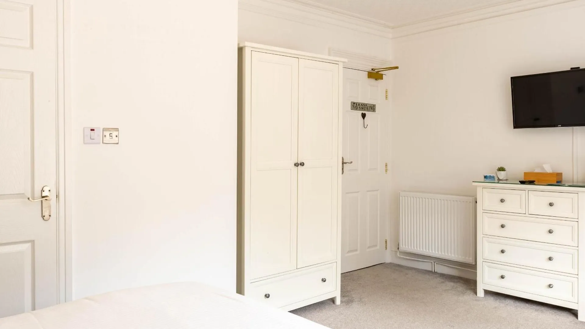 Bowness Guest House 3*