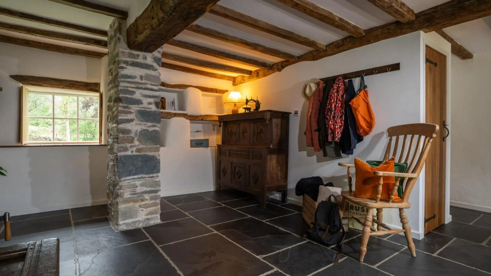Panoramic Views & Spacious Living By Letmestay Grasmere