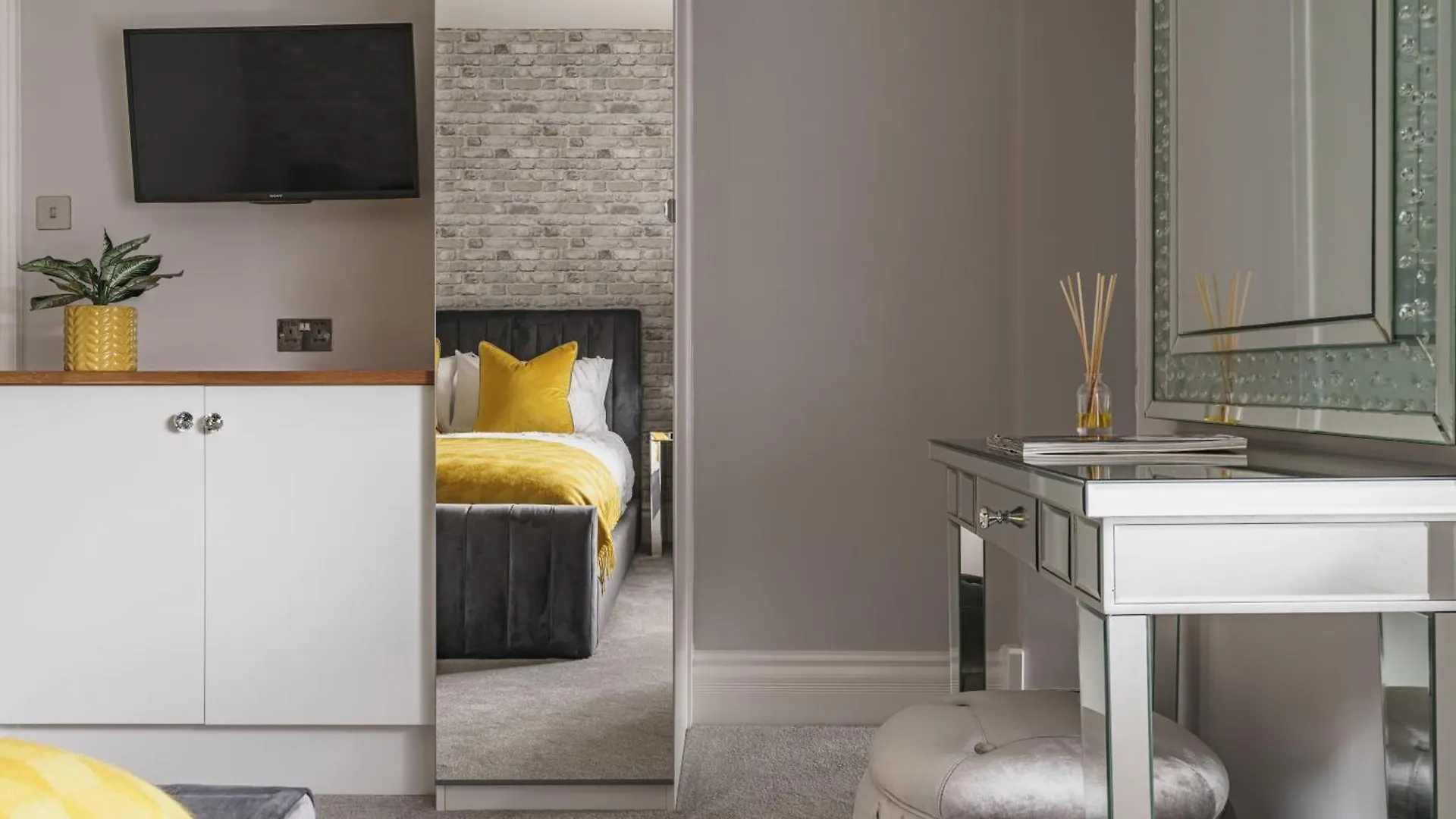 Avalon Luxury Escape- Centre Of