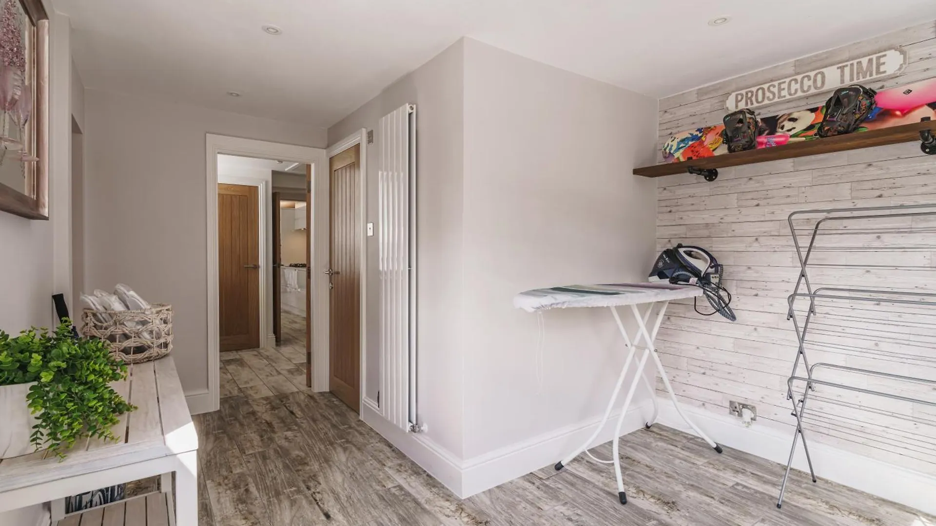 Avalon Luxury Escape- Centre Of