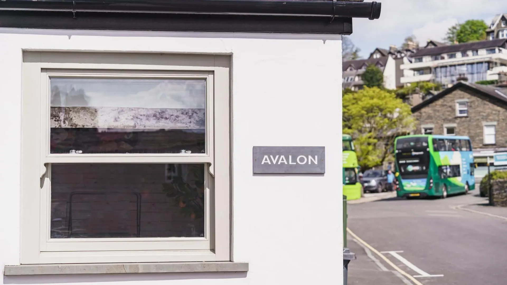 Avalon Luxury Escape- Centre Of * Эмблсайд