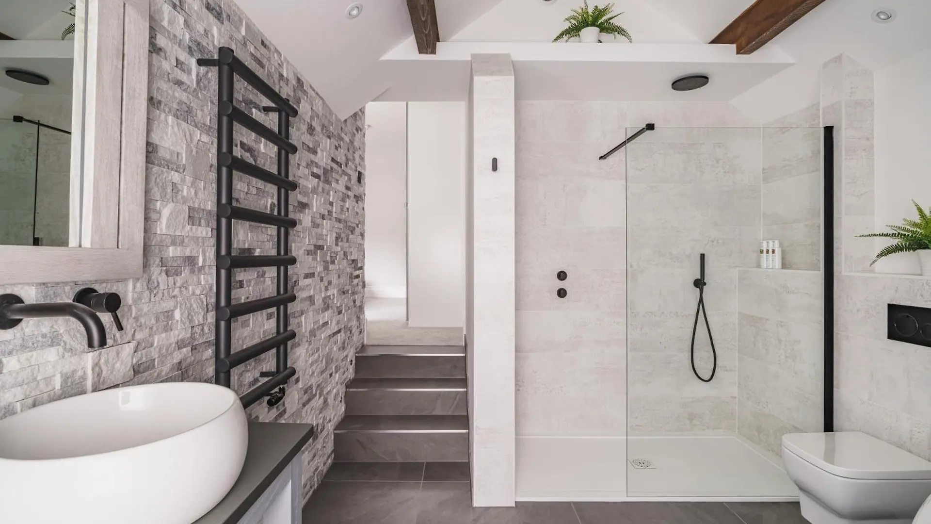 Avalon Luxury Escape- Centre Of