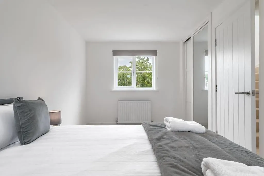 Barrow- 4 Bedroom Detached House *
