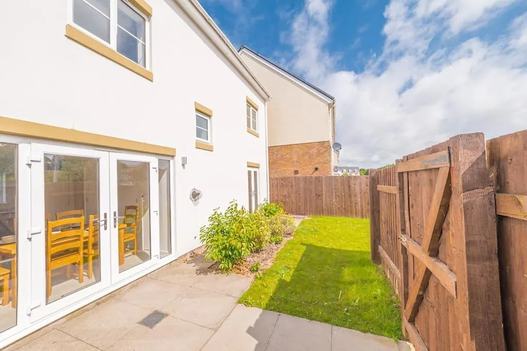 Barrow- 4 Bedroom Detached House *