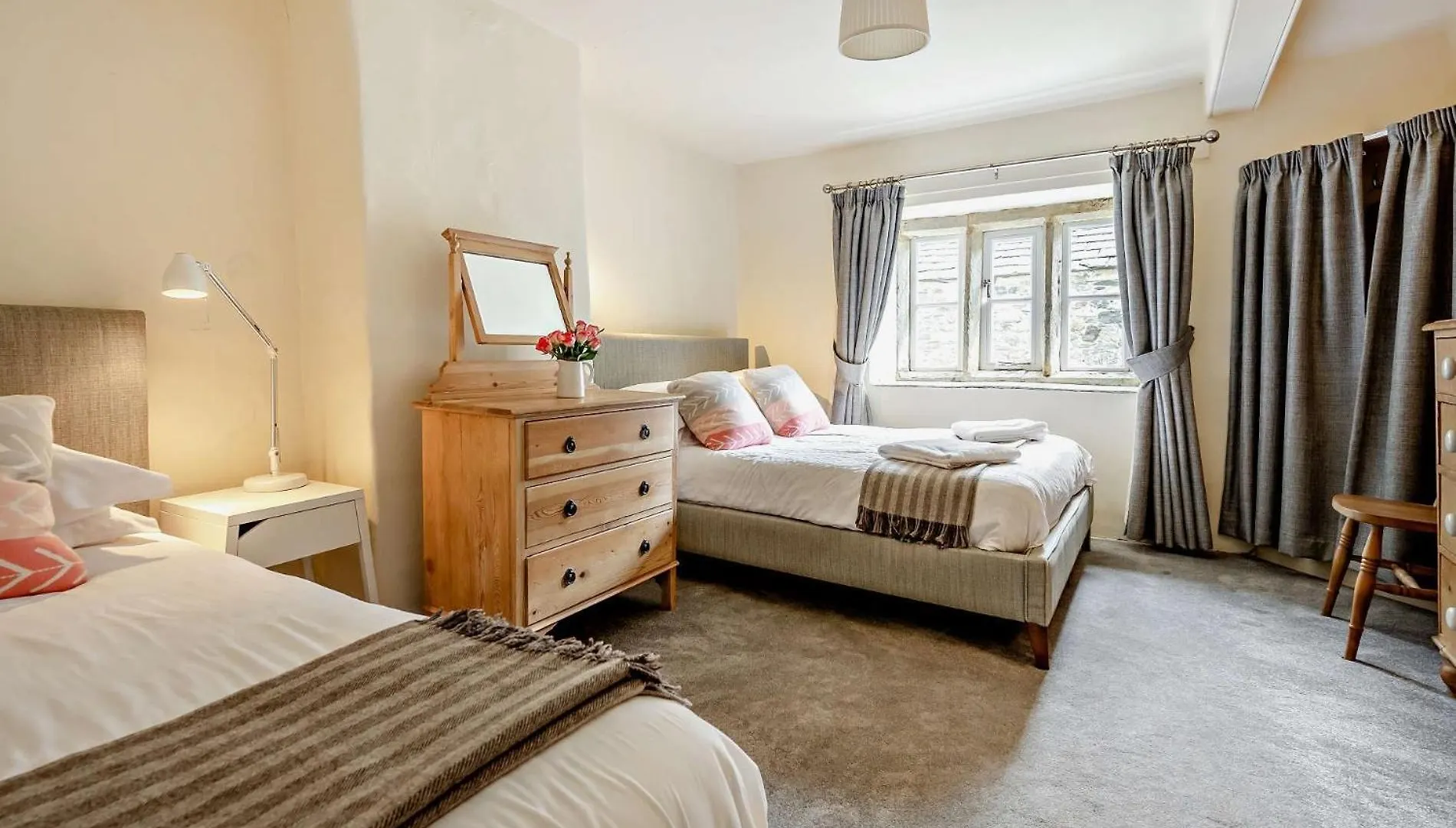4 Bed In Sz090 *
