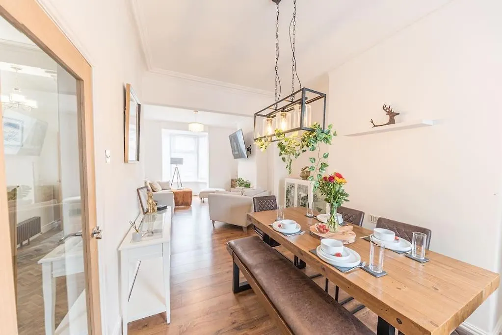 Luxury Townhouse In * Workington