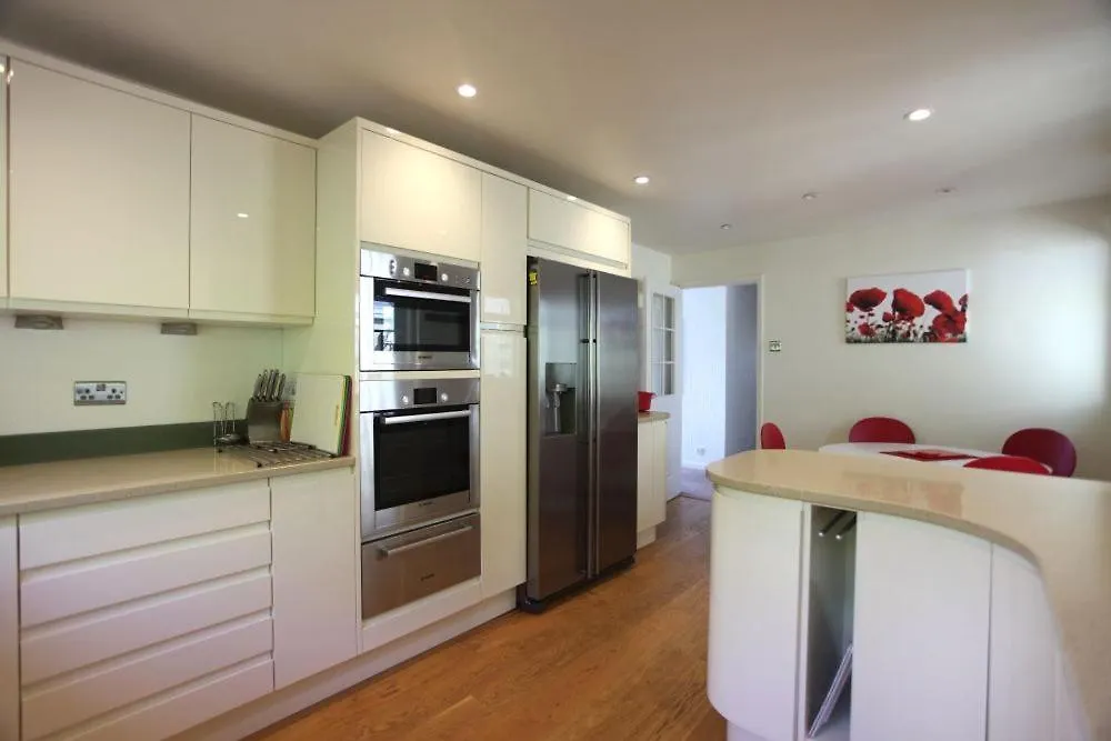 Hilltop, Spacious With Incredible Views