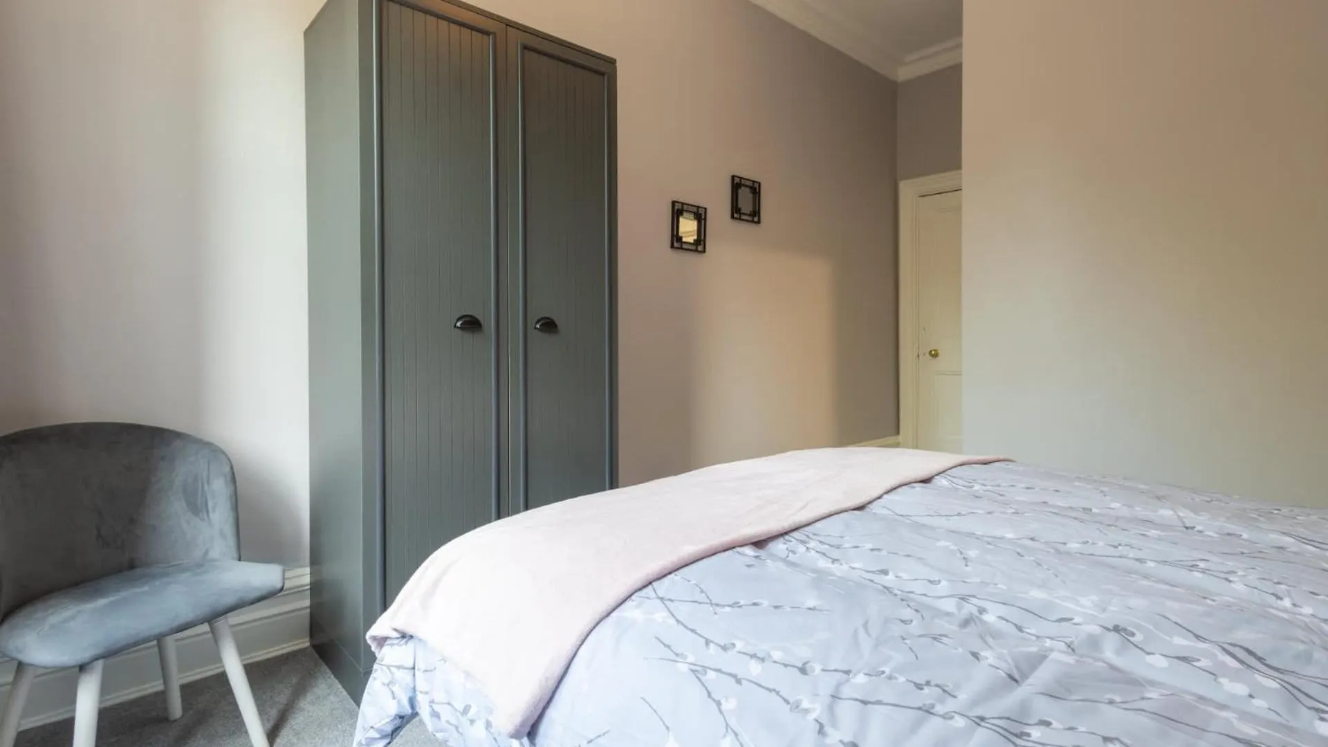 Host & - Chatsworth Townhouse I *