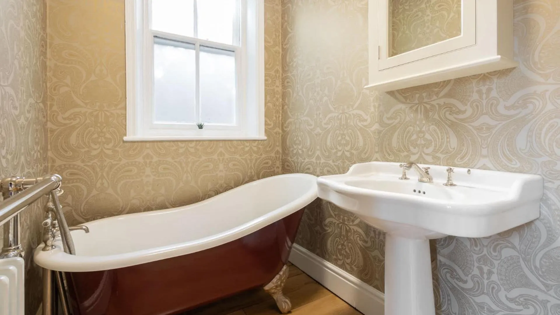 Host & - Chatsworth Townhouse I *