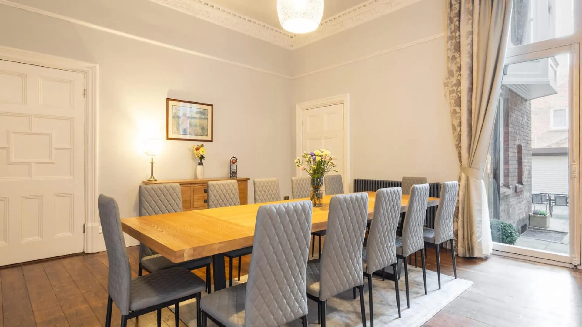Host & - Chatsworth Townhouse I