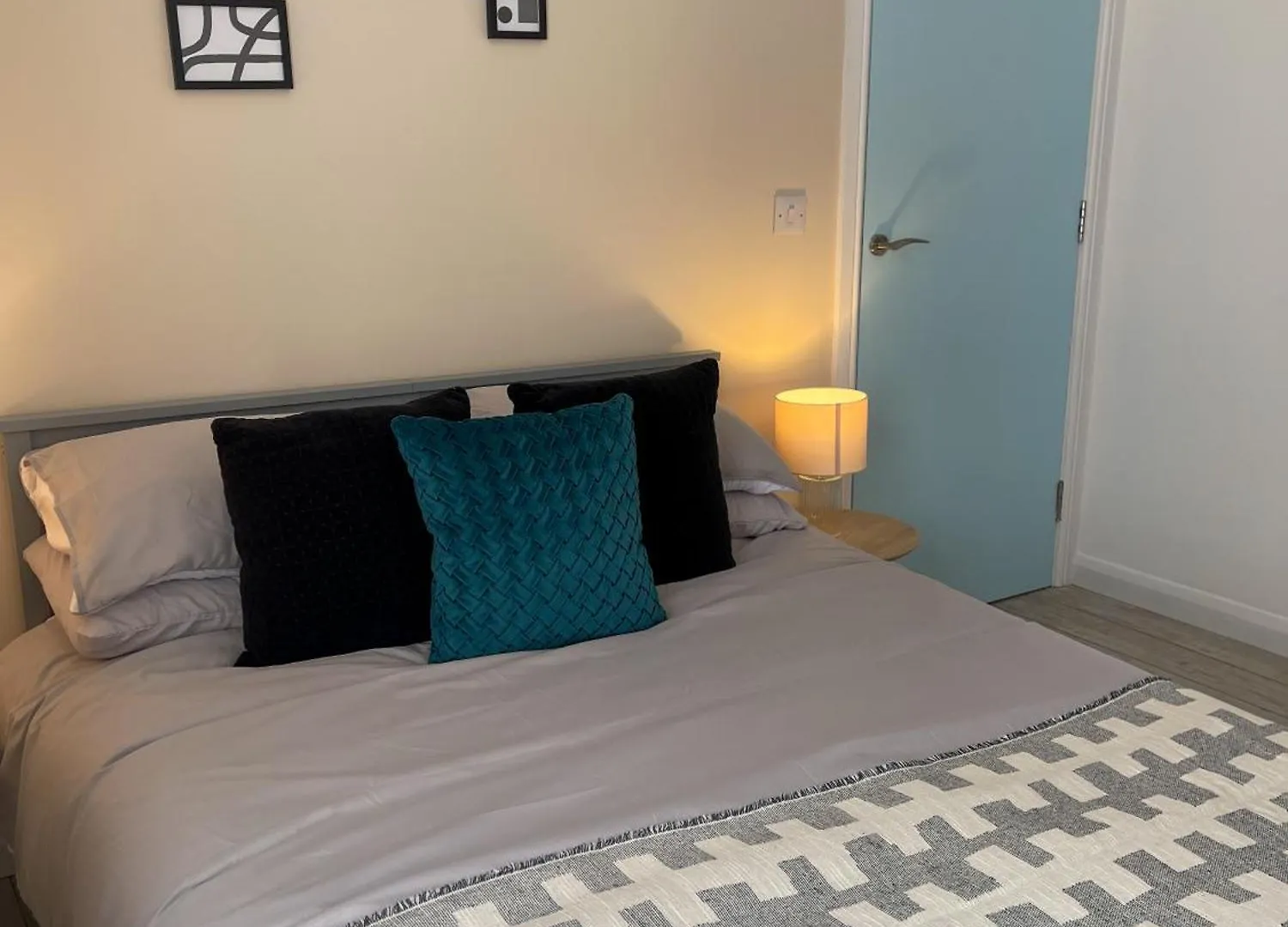 The Apartment, Sleeps 4, Town Centre *