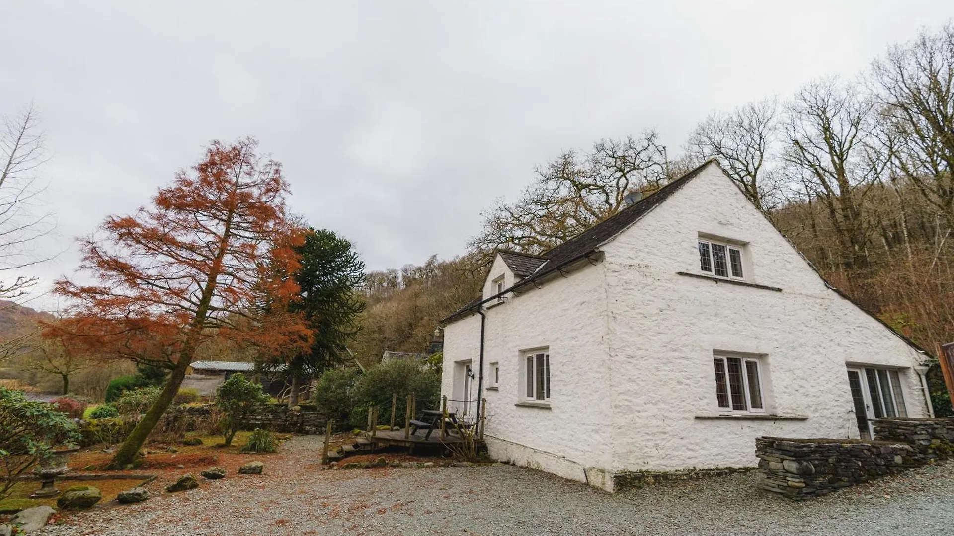 Ferienhaus Half Way House, Clappersgate, Sleeps 8 *