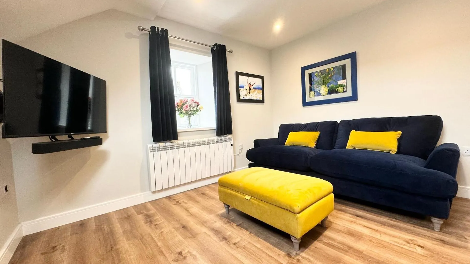 The Queens Nest, 1 - Bed, Sleeps 2, Pets Welcome *