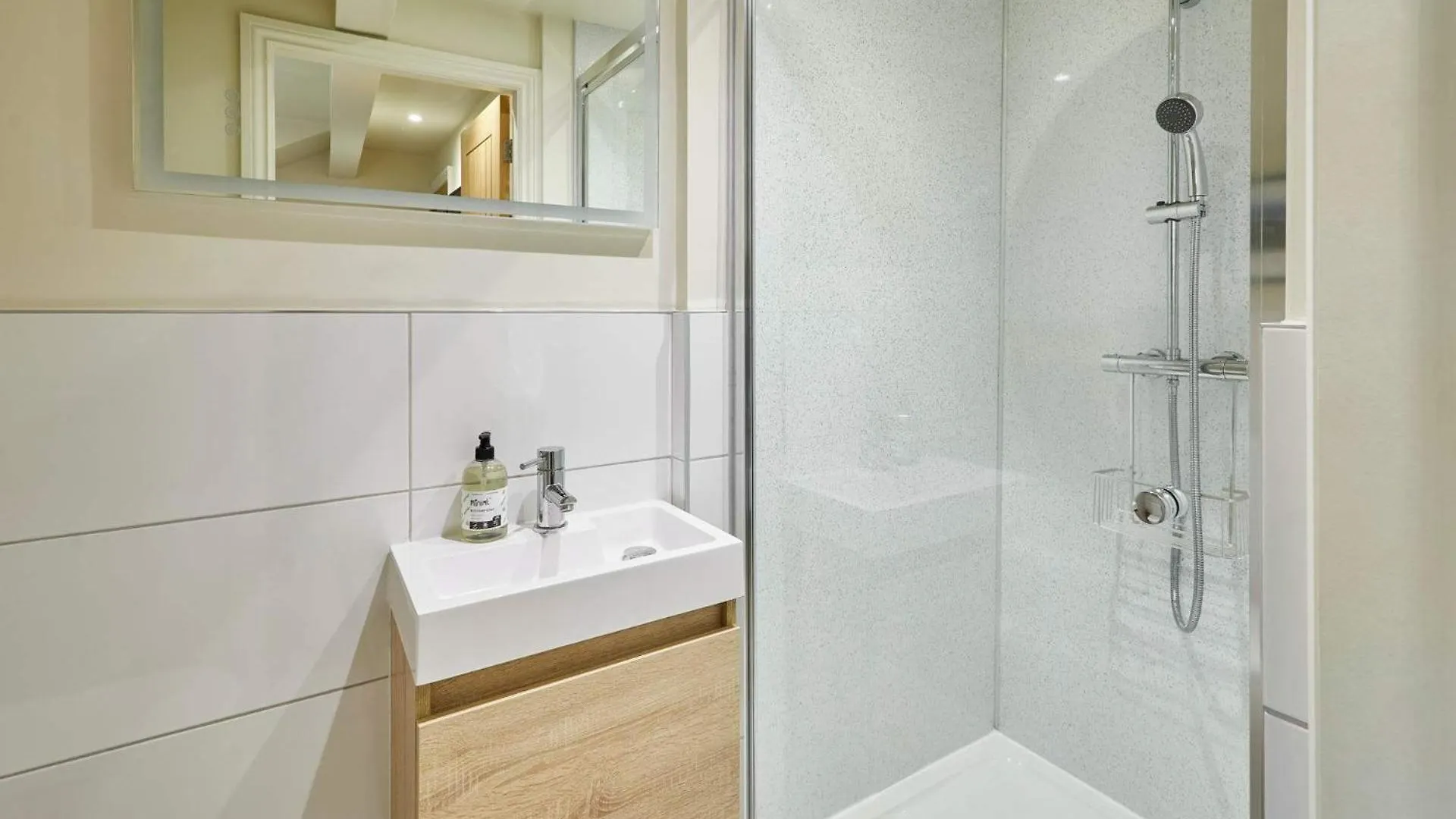 Host & - Hovera * Windermere