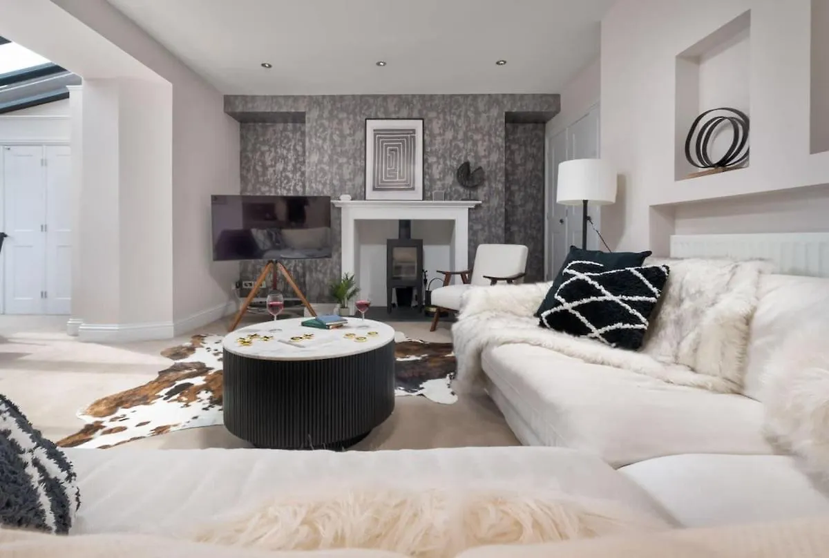 度假居 Rosemount X3 Bed Townehouse With Hot Tub & Parking, *