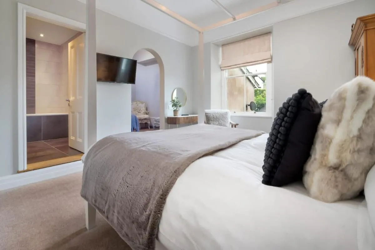 度假居 Rosemount X3 Bed Townehouse With Hot Tub & Parking, 温德米尔