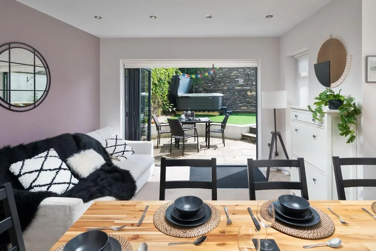 度假居 Rosemount X3 Bed Townehouse With Hot Tub & Parking, *