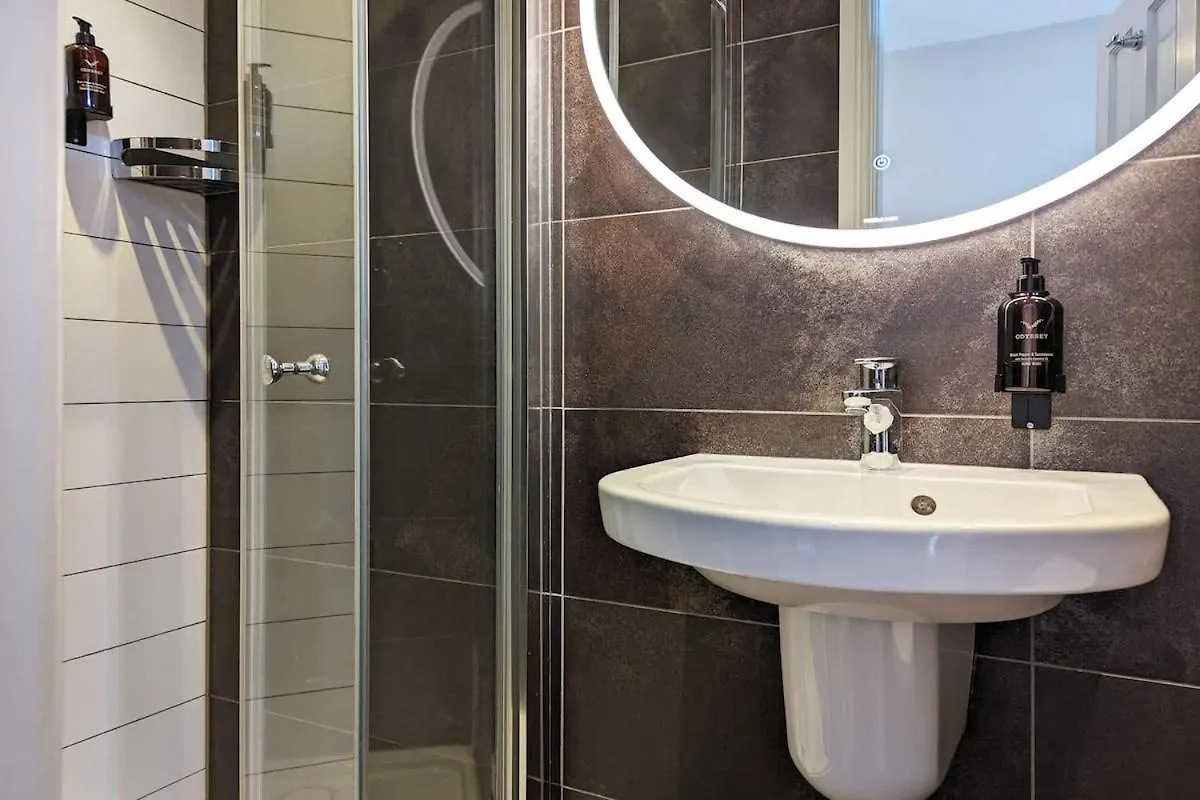 Rosemount X3 Bed Townehouse With Hot Tub & Parking, 度假居 温德米尔