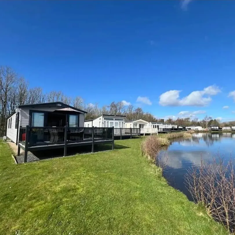 Lakeside Location, Sleeps 8, 3 Bedrooms, Fully Glazed Wrap Around Decking, Haven Lakeland, District Holiday park