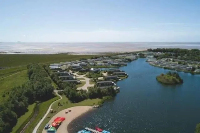 Lakeside Location, Sleeps 8, 3 Bedrooms, Fully Glazed Wrap Around Decking, Haven Lakeland, District * Flookburgh