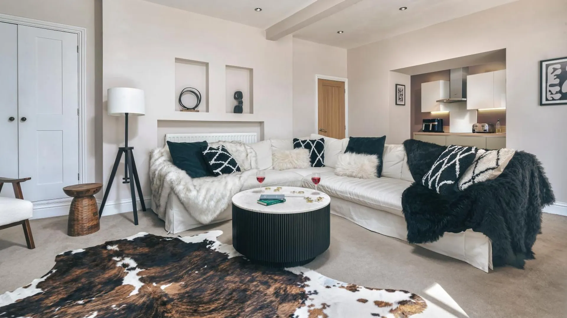Rosemount District Townhouse With Hot Tub 펜션