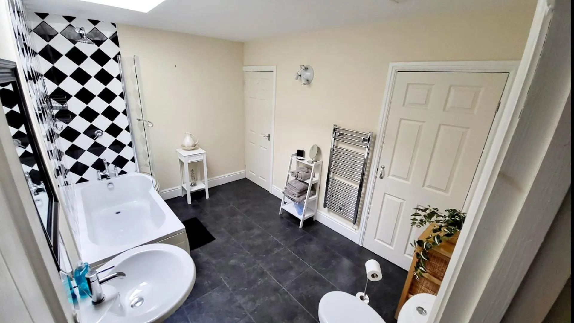 2 Hicks Lane, 2