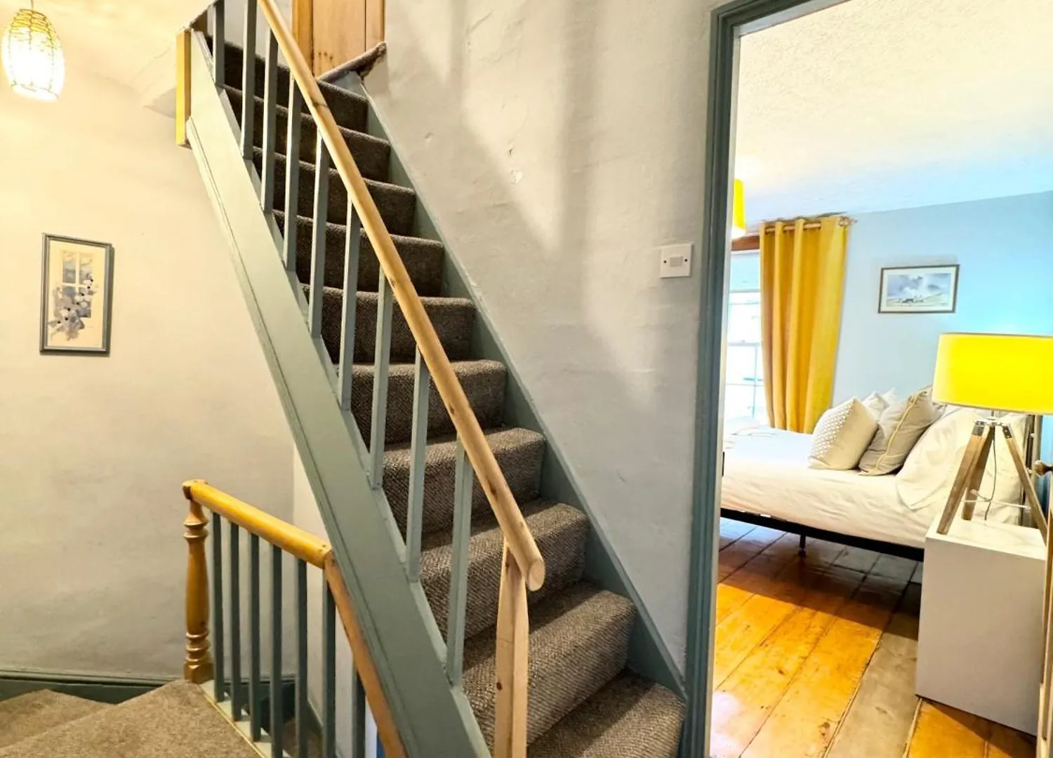 The Old Locksmith 3 - Bed Sleeps 6 *