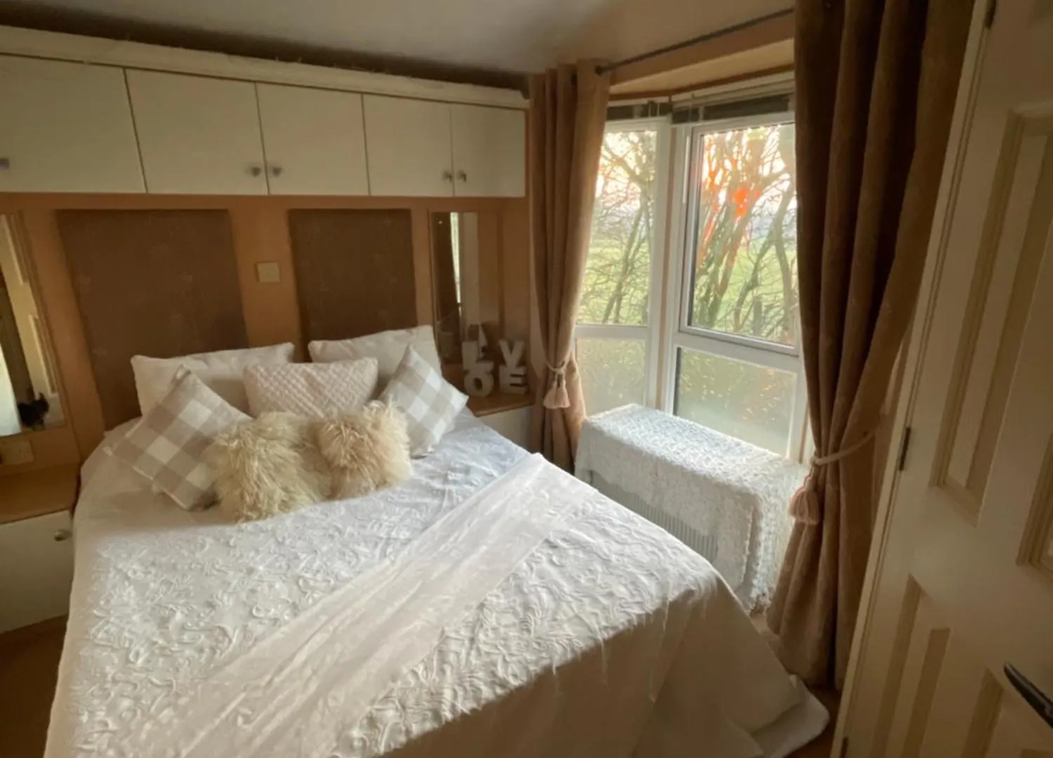 Campsite Bobos Den Static Caravan Hire