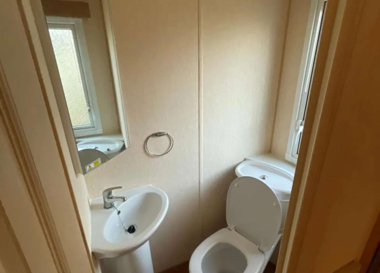 Bobos Den Static Caravan Hire Campsite *