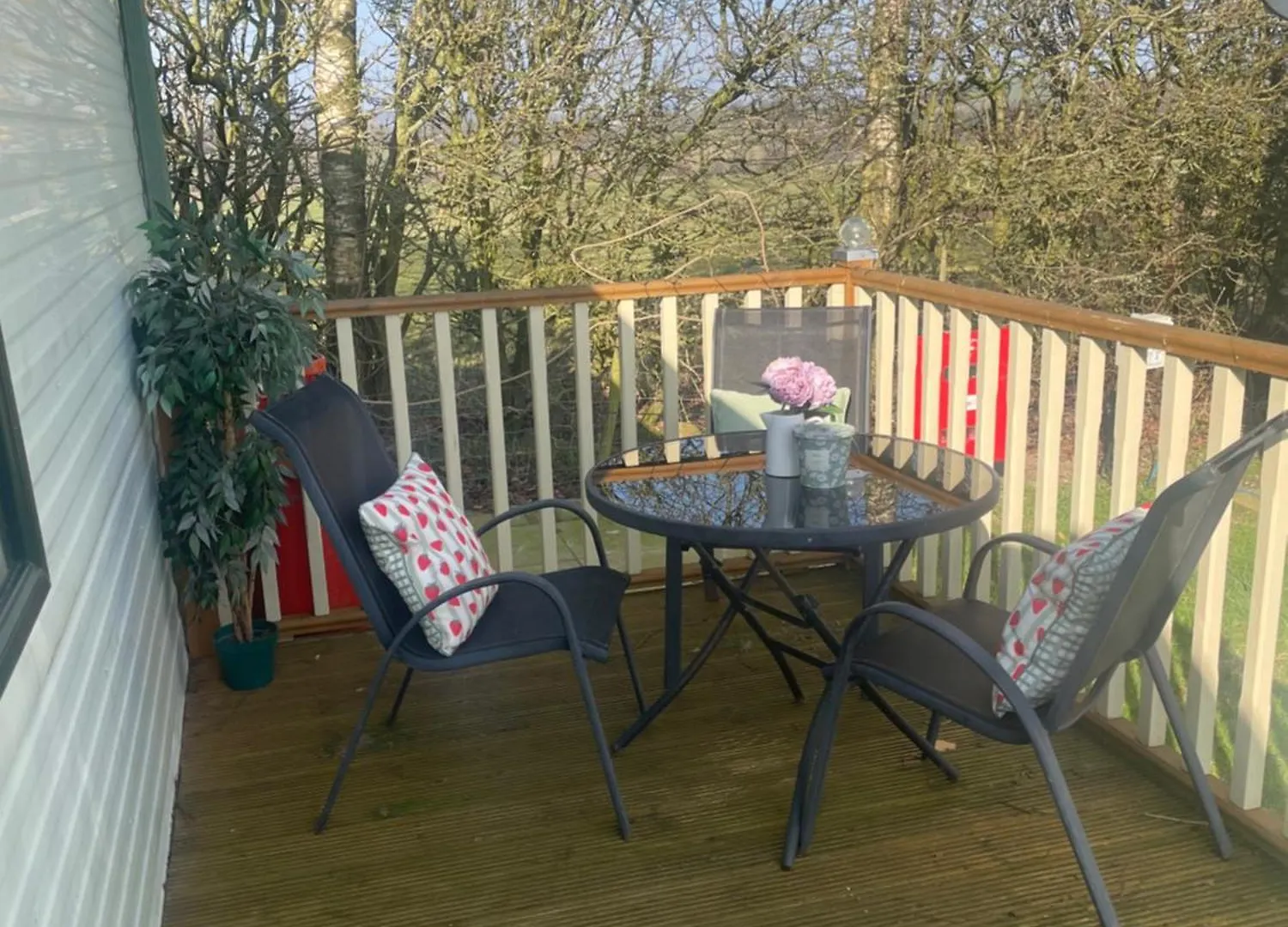 Bobos Den Static Caravan Hire Campsite