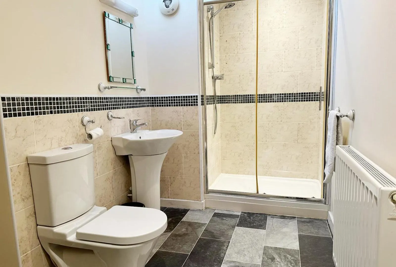 Spacious Luxurious Serviced 6 Holiday home Barrow-in-Furness