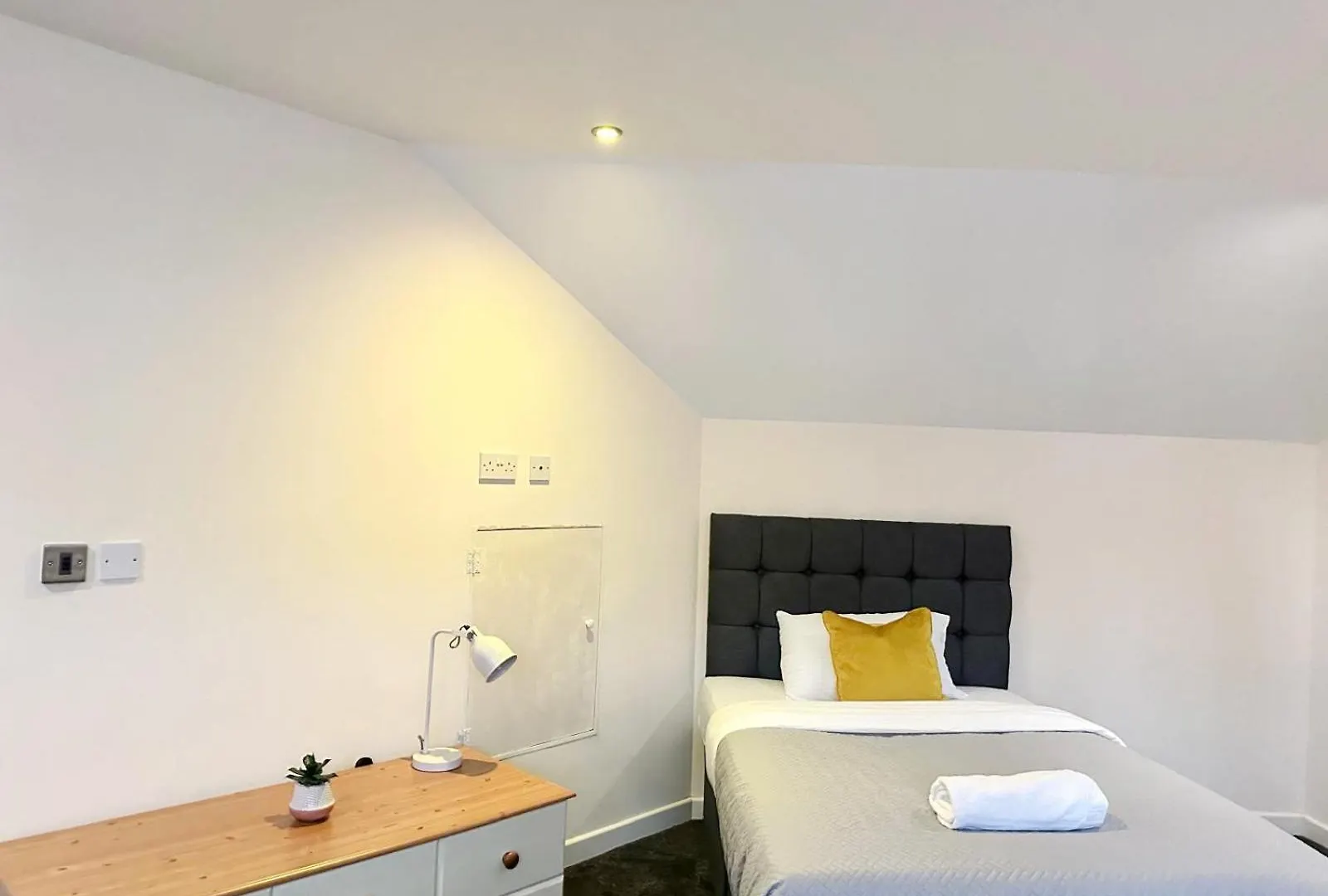 Spacious Luxurious Serviced 6 *