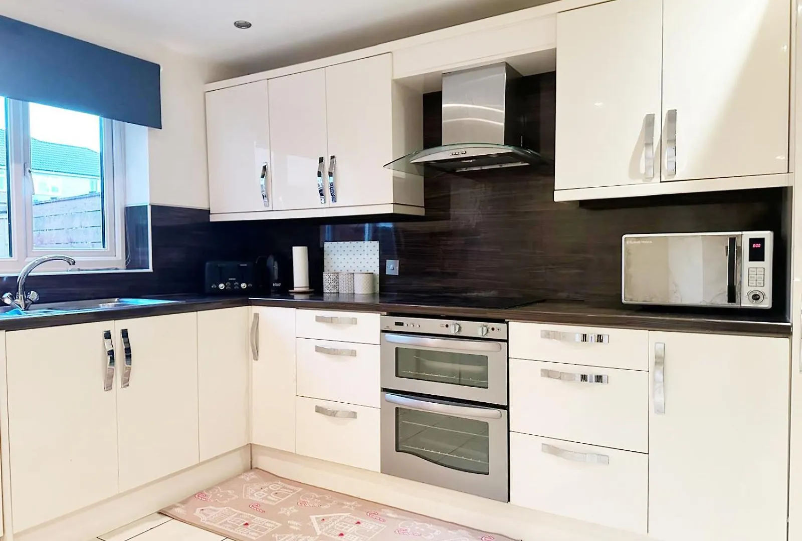 Spacious Luxurious Serviced 6 Barrow-in-Furness