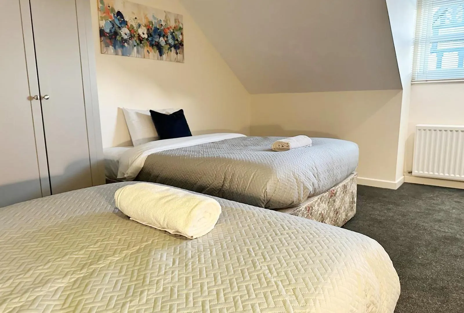 Spacious Luxurious Serviced 6 *