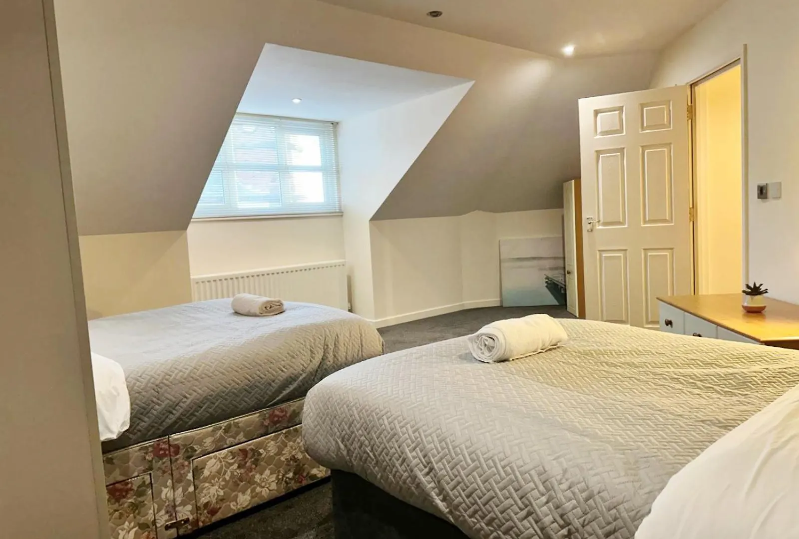 Spacious Luxurious Serviced 6