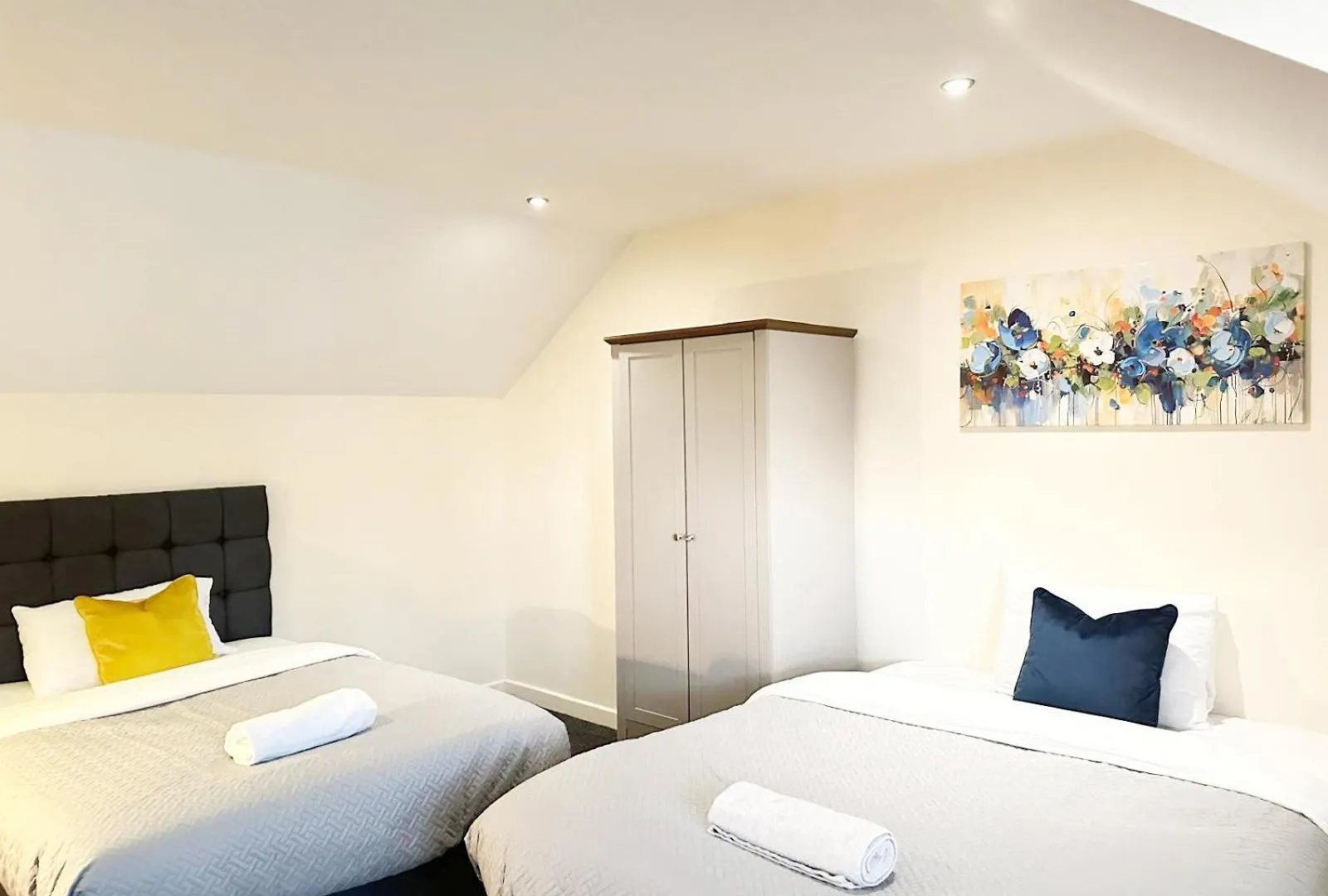 Spacious Luxurious Serviced 6 *
