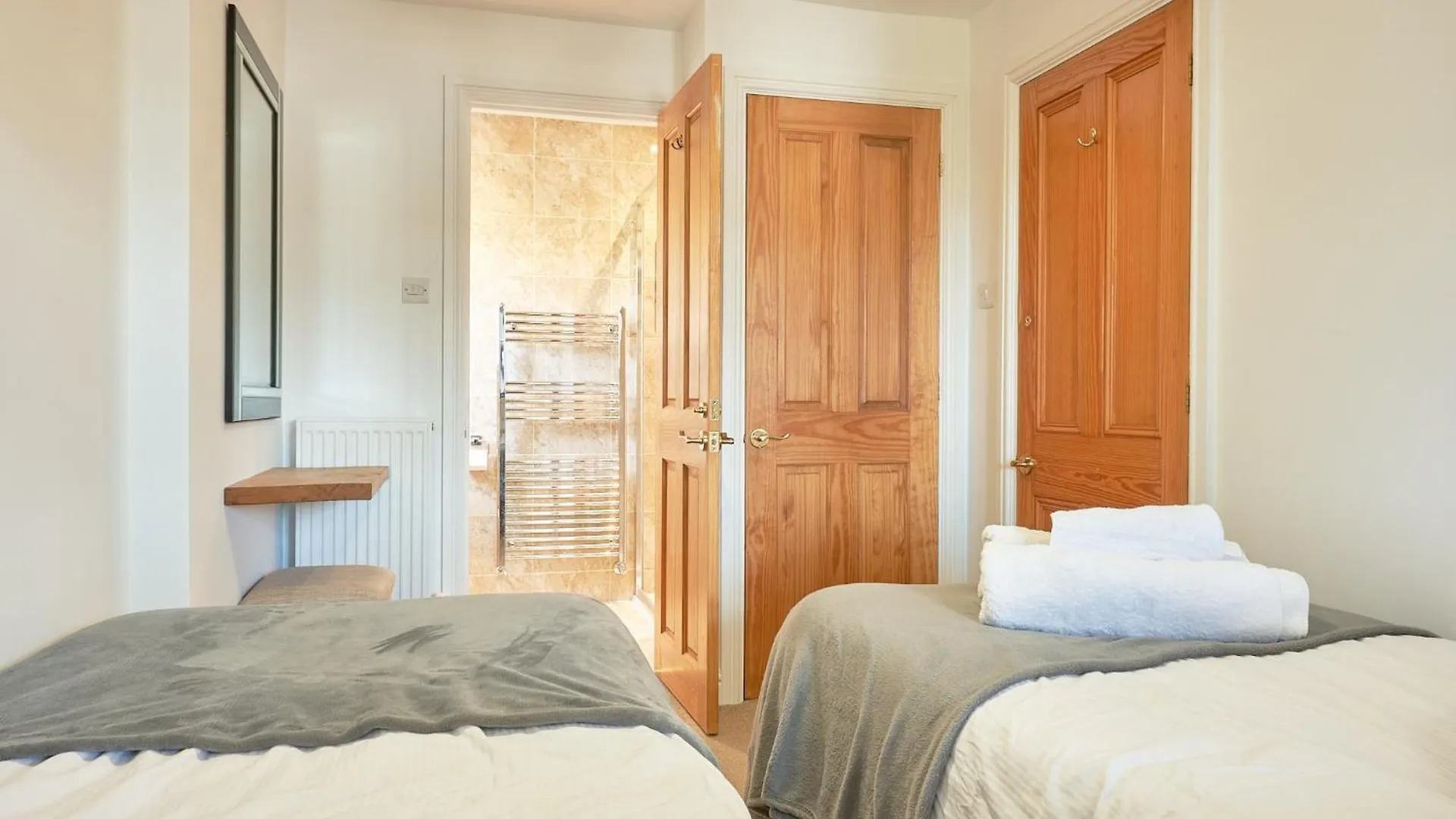 Manesty House - Only - No Kitchen-living Guest house