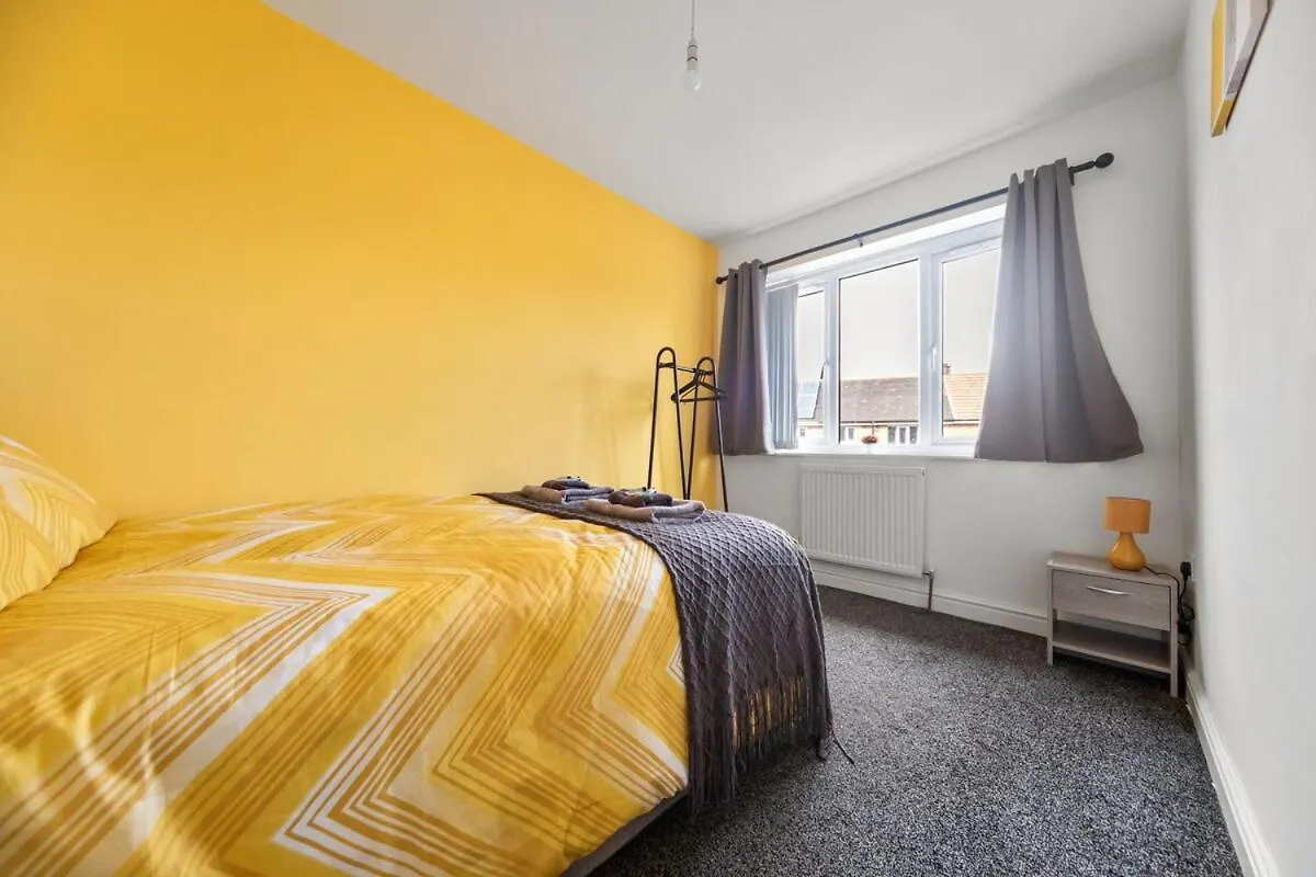 Apartment From - For Contractors Bradford (West Yorkshire)