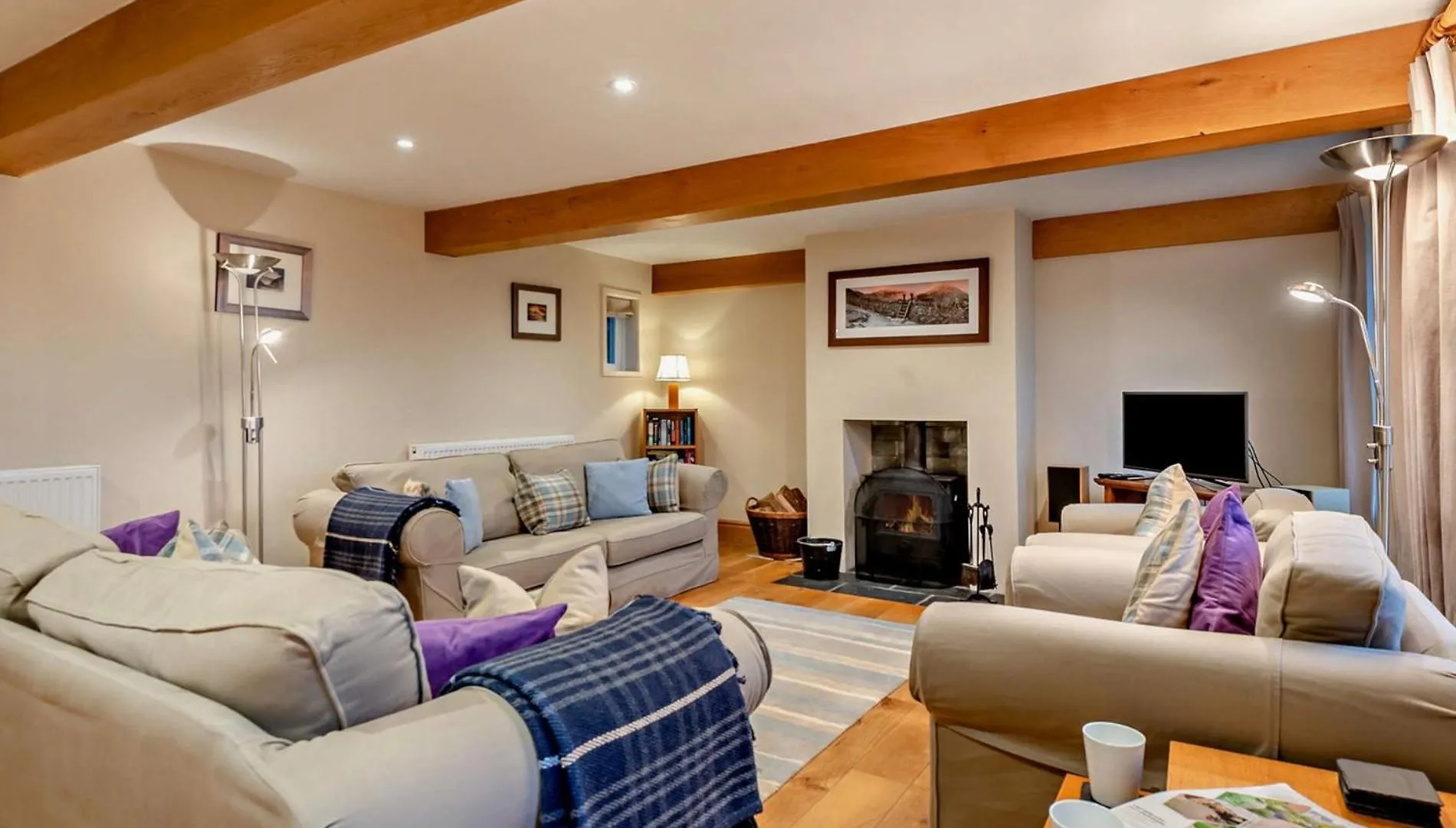 3 Bed In Sz247