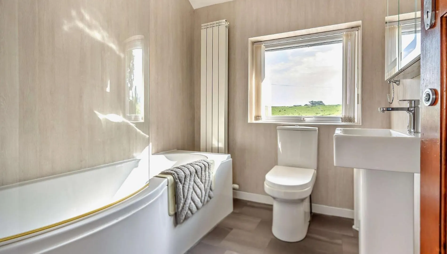 3 Bed In Keswick 93202 *