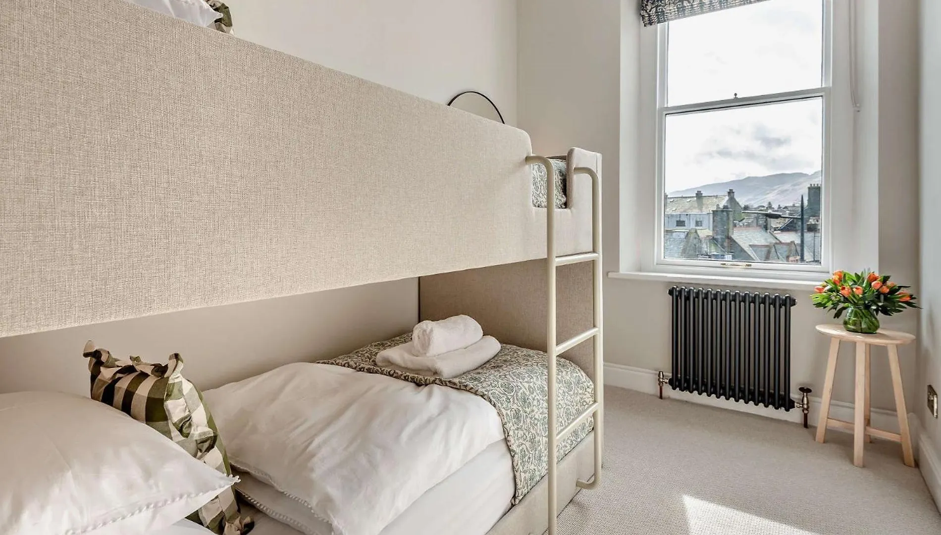 6 Bed In 94361