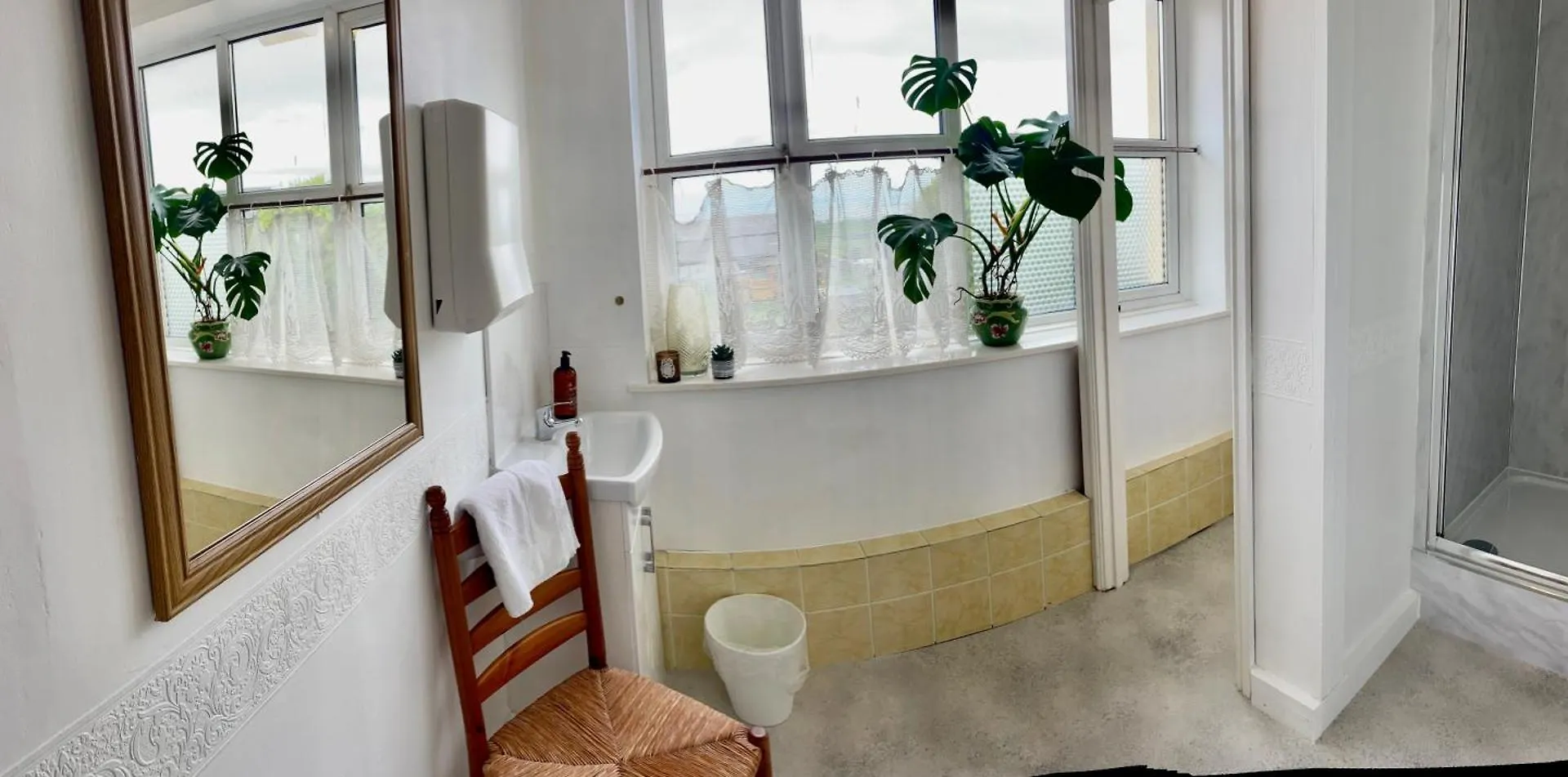 אורחן With Newly Renovated Private Bathroom Above Village Pub Stag Crosby מריפורט