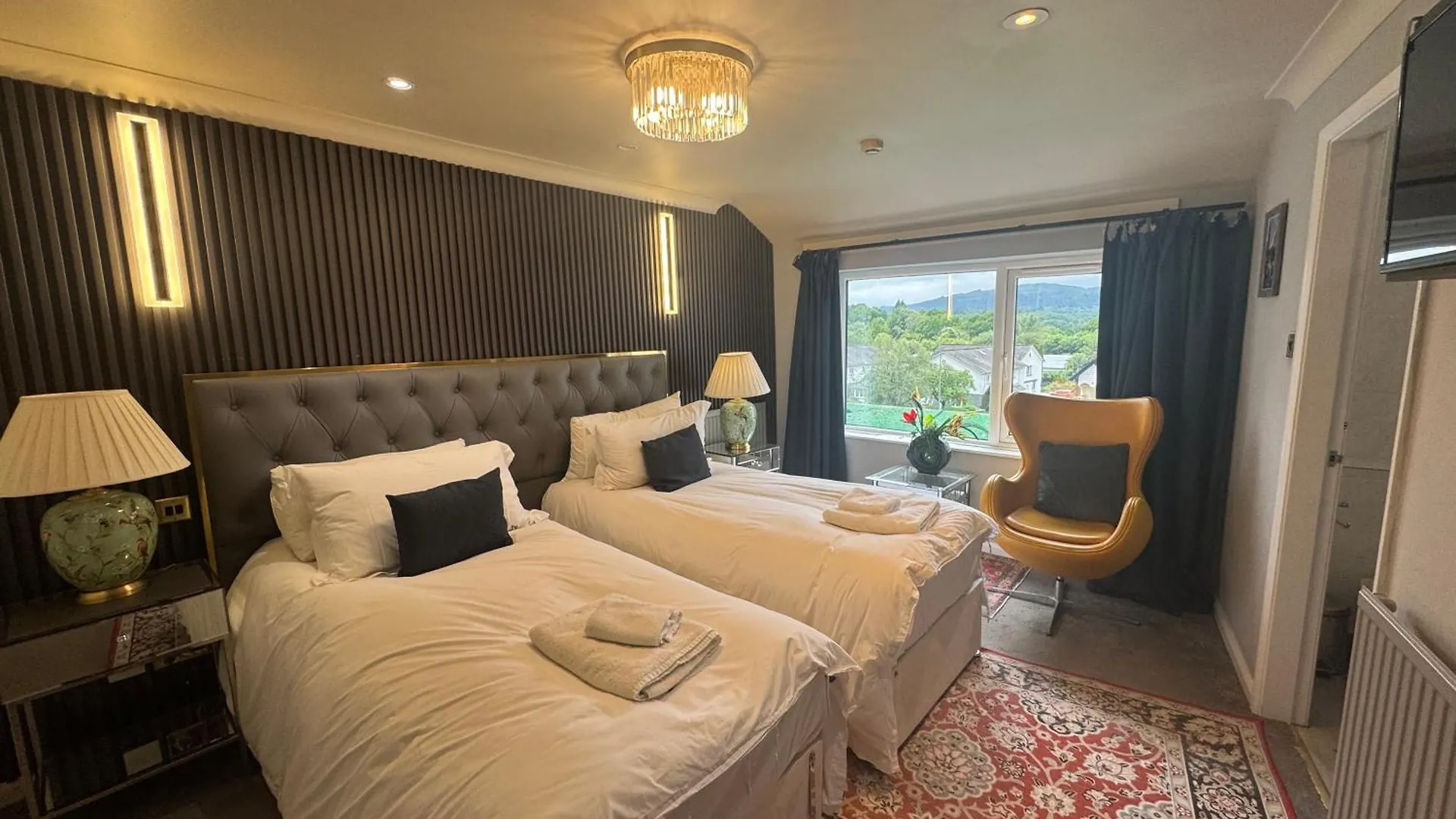 Hotel & - Stylish With Breathtaking Views - Longer, Save 4*