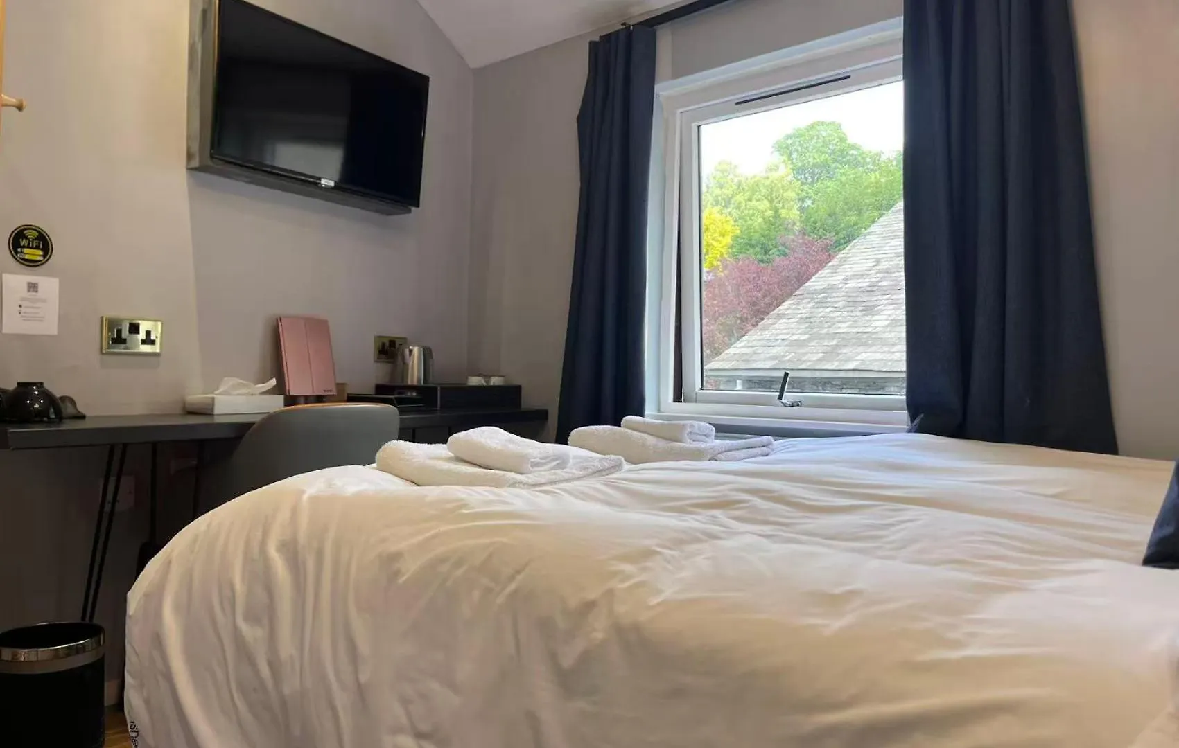 & - Stylish With Breathtaking Views - Longer, Save 4* Ambleside