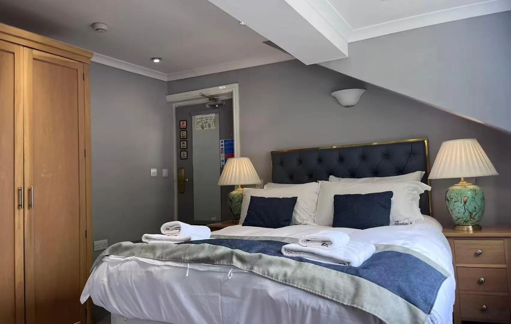 Hotel & - Stylish With Breathtaking Views - Longer, Save 4*