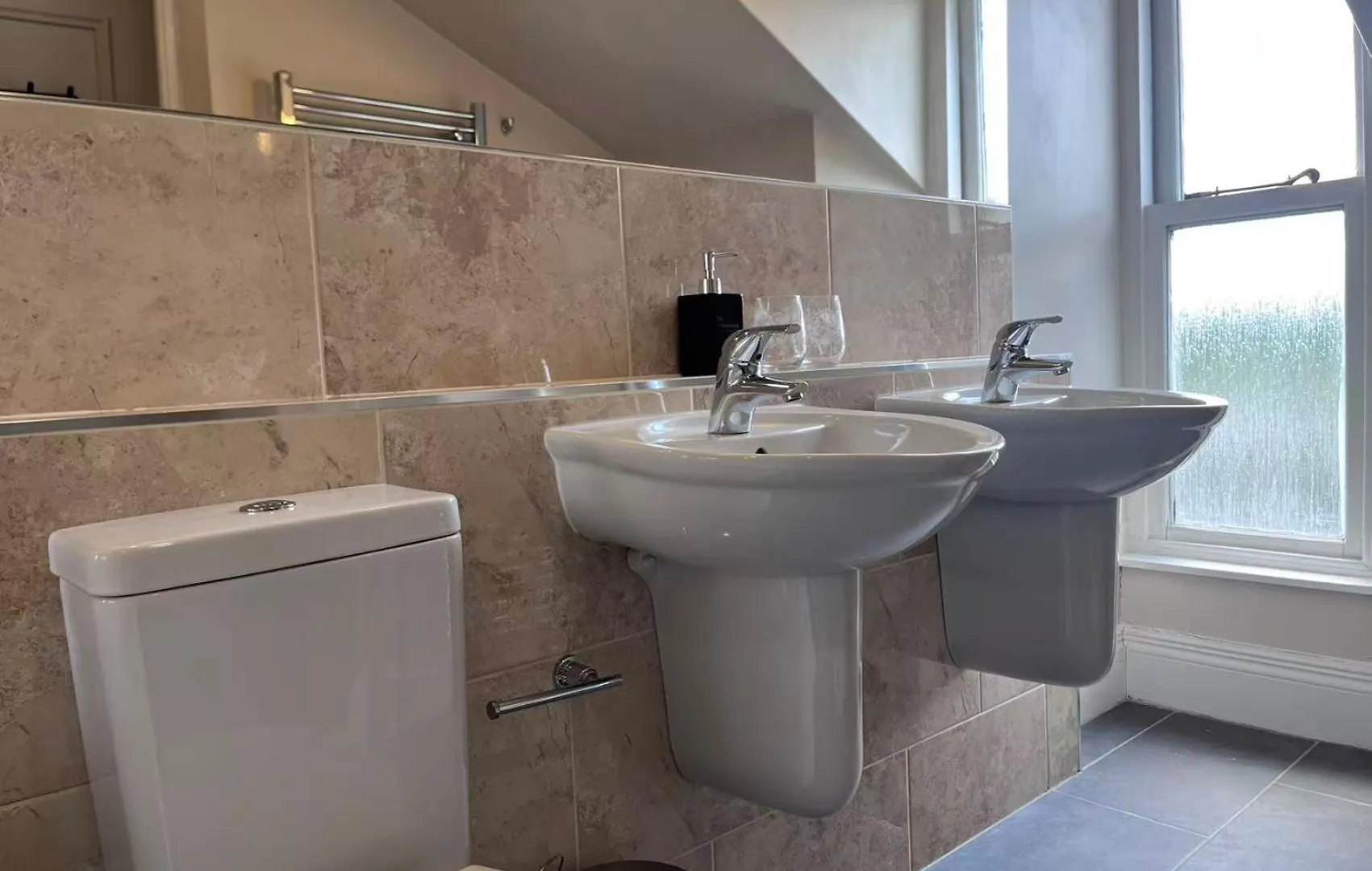 & - Stylish With Breathtaking Views - Longer, Save Hotel