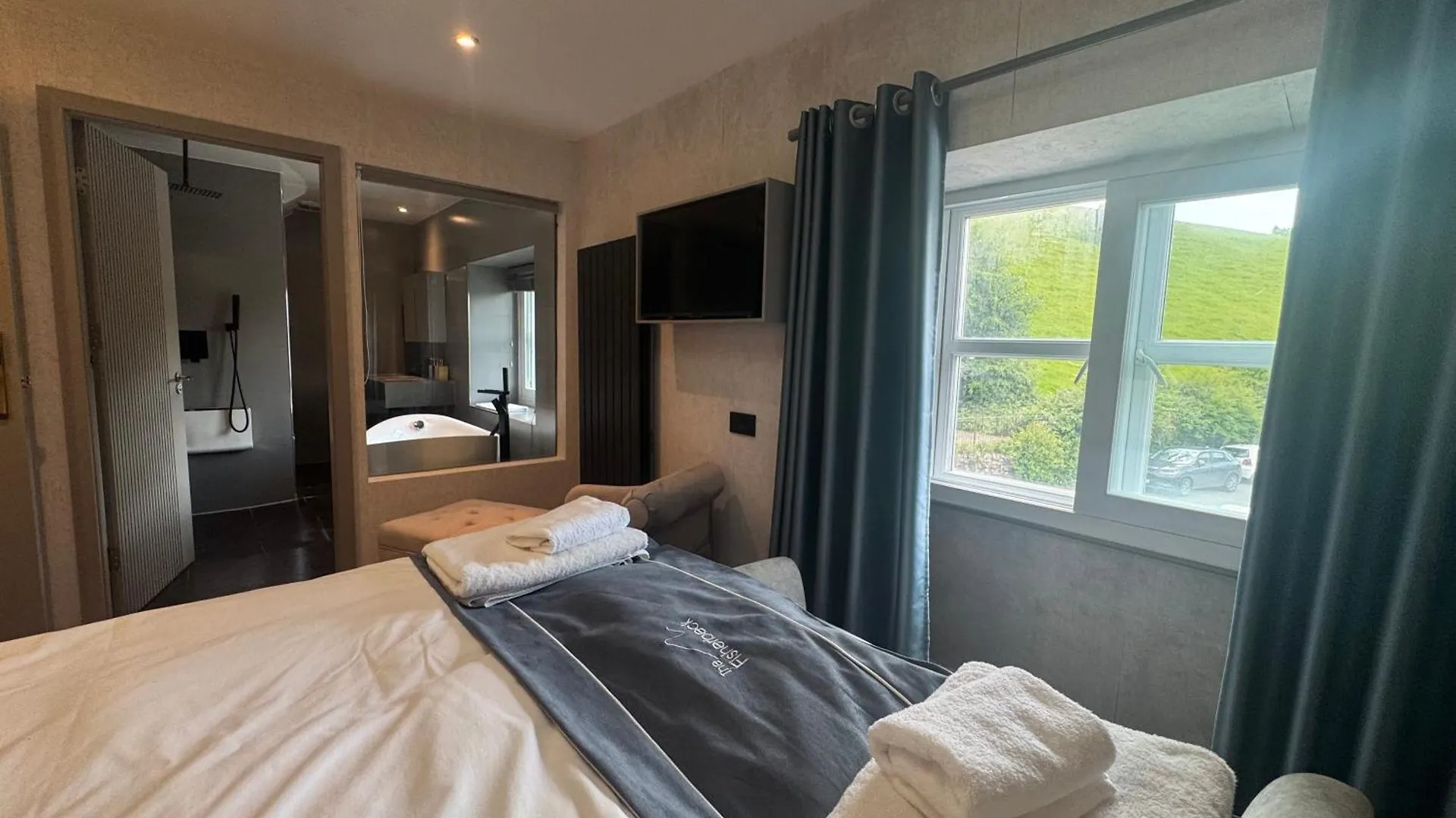 Hotel & - Stylish With Breathtaking Views - Longer, Save