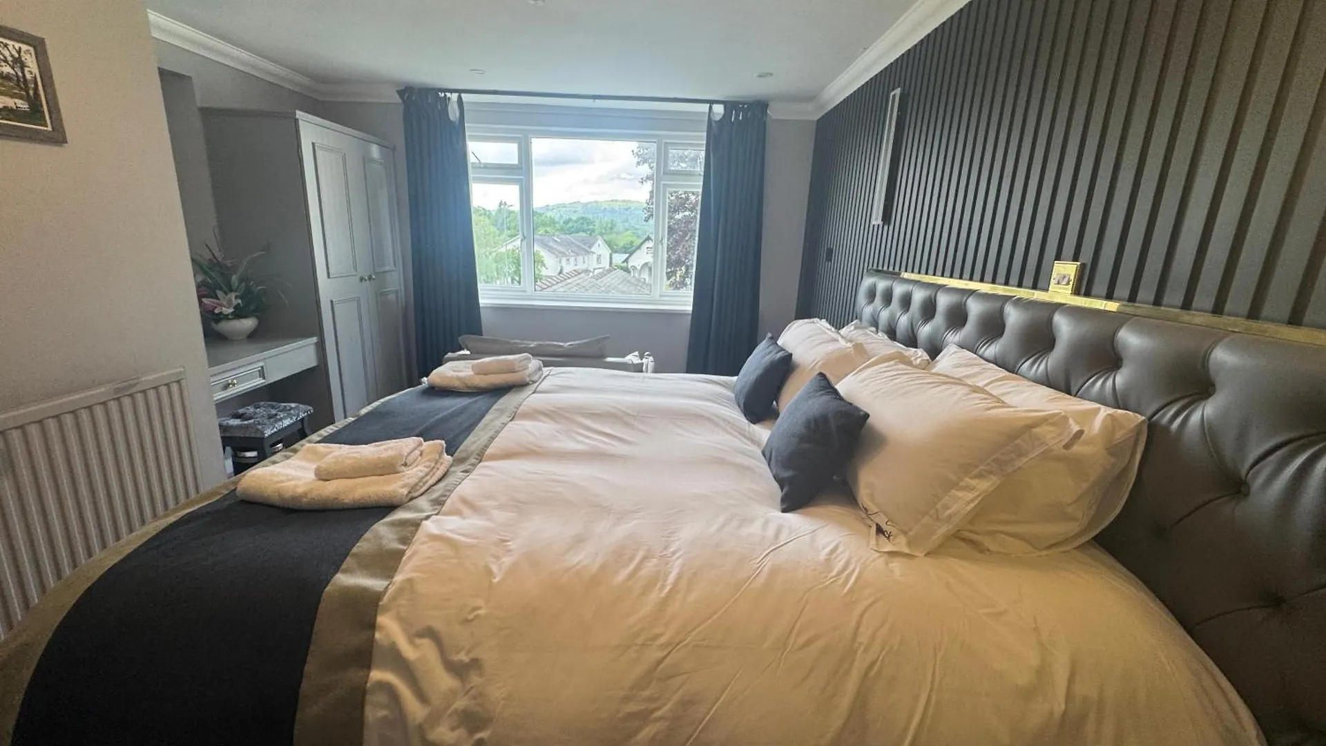 & - Stylish With Breathtaking Views - Longer, Save 4*