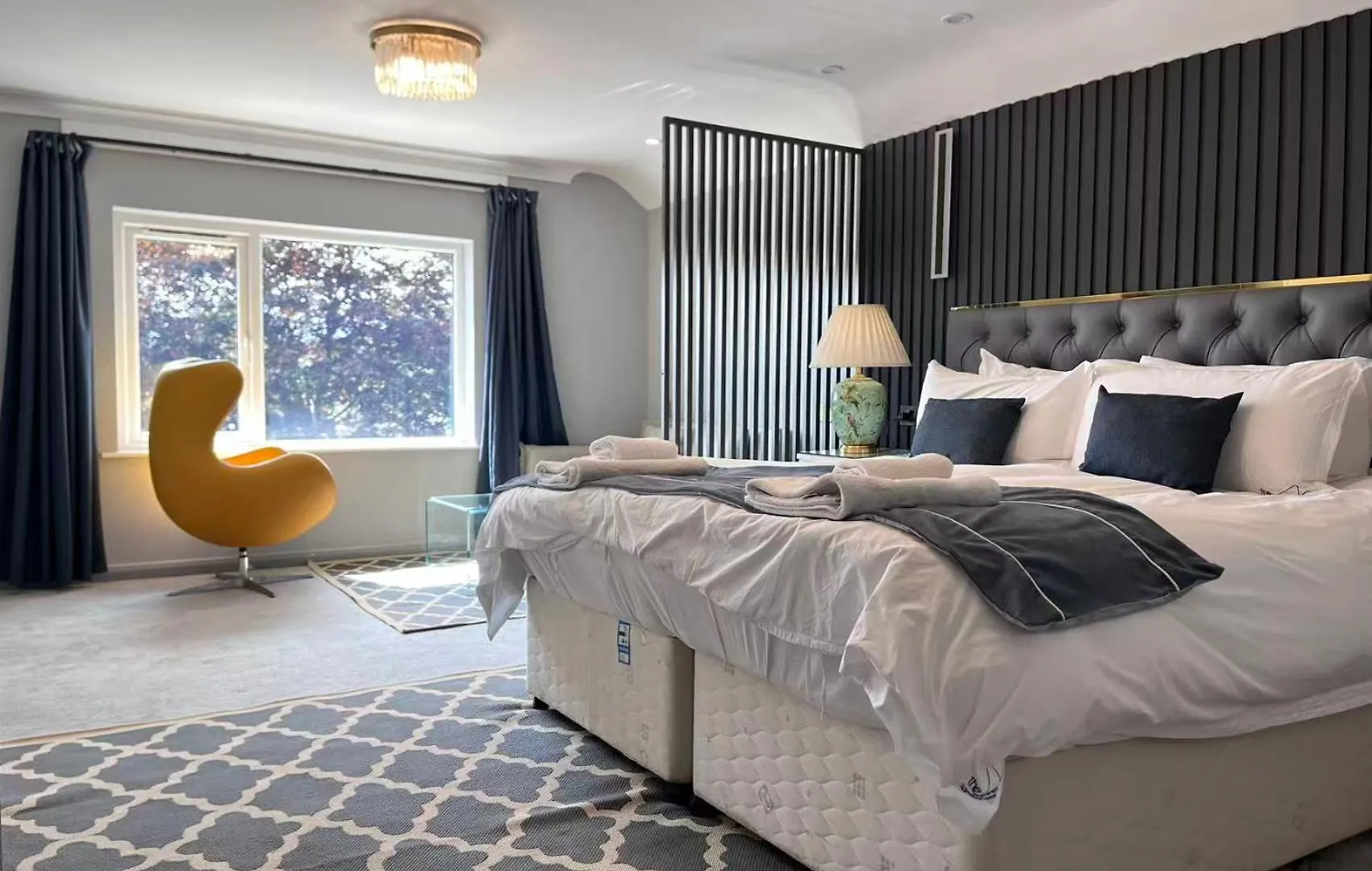 & - Stylish With Breathtaking Views - Longer, Save