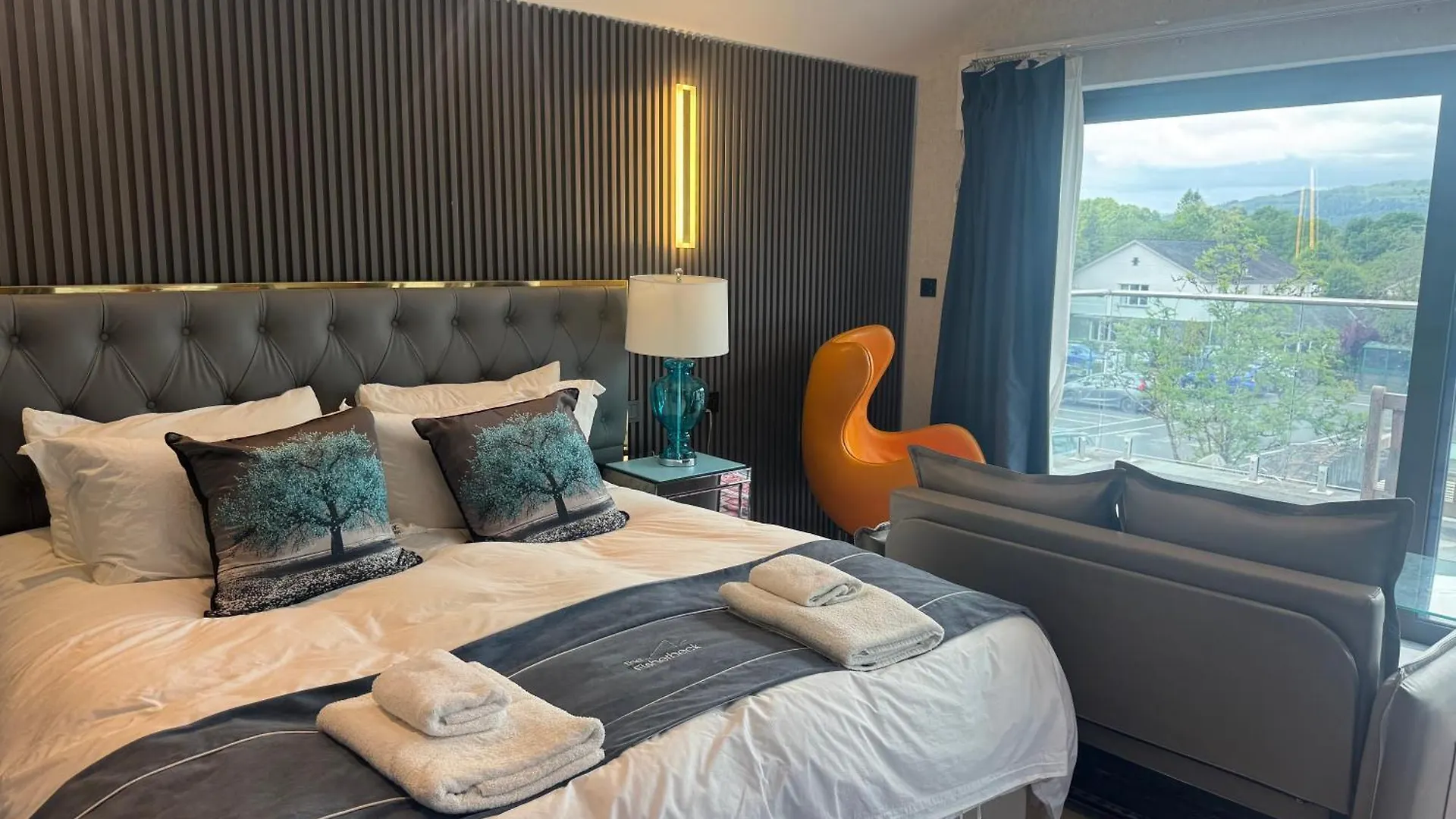 & - Stylish With Breathtaking Views - Longer, Save Ambleside